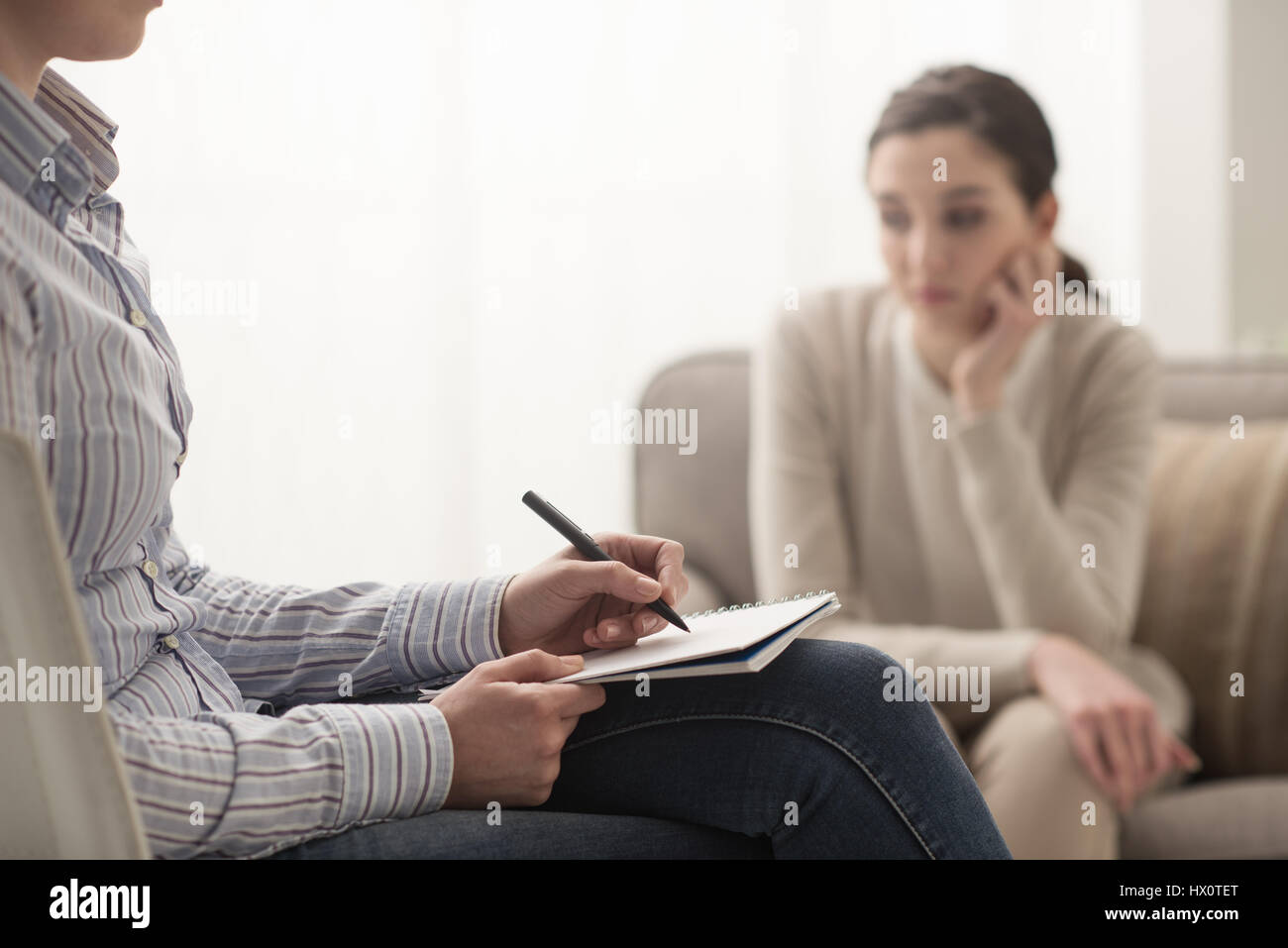 Psychologist Writing Notes Hi-res Stock Photography And Images - Alamy