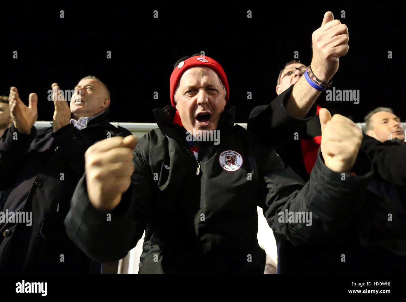 Brackley Town cheer on their team during the FA Cup First Round Replay at St James Park, Brackley Stock Photo