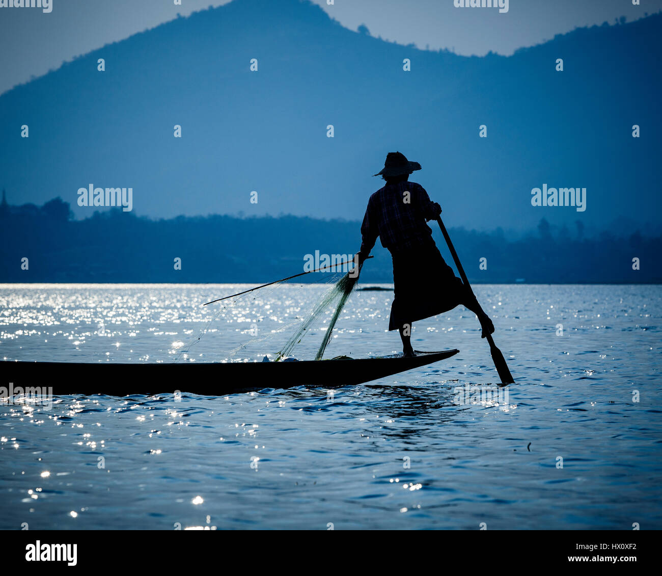 Fisherman, legrowing, Lake Inle, Myanmar Stock Photo Alamy