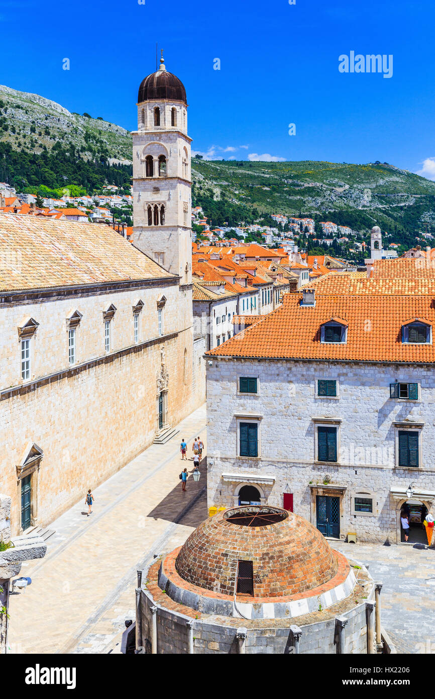 Dubrovnik, Croatia. Famous Placa (Stradun) street and the Onofrio's fountain. Stock Photo