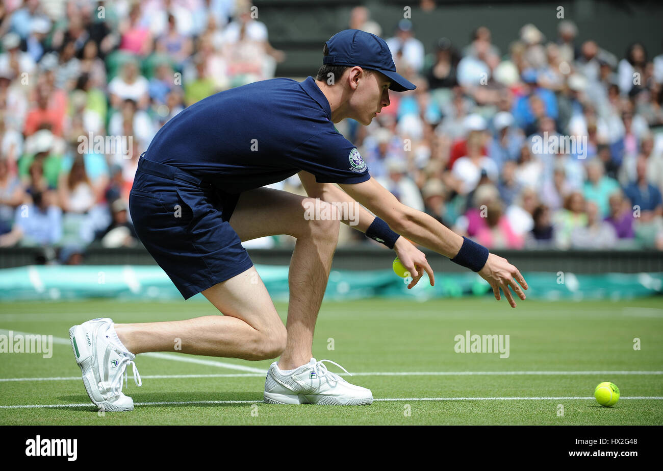 BALL BOY WIMBLEDON TENNIS CHAMPIONSHIPS WIMBLEDON TENNIS CHAMPIONSHIPS  WIMBLEDON LAWN TENNIS CLUB WIMBLEDON ENGLAND 24 June 20 Stock Photo - Alamy