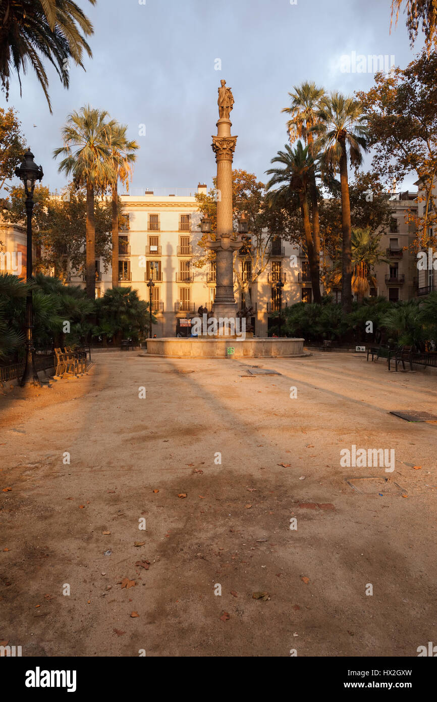 Spain, city of Barcelona, Placa del Duc de Medinaceli square at sunrise with monument to Admiral Galceran Marquet Stock Photo