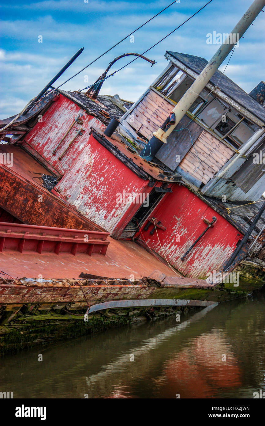 old wood boat crashed on shore Stock Photo - Alamy