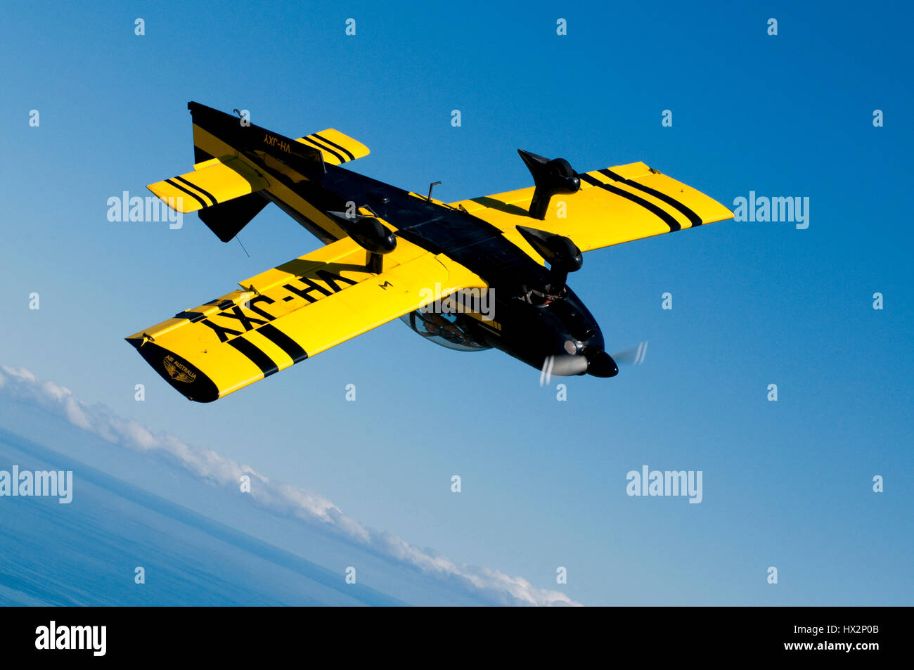 Upside down airplane hi-res stock photography and images - Alamy