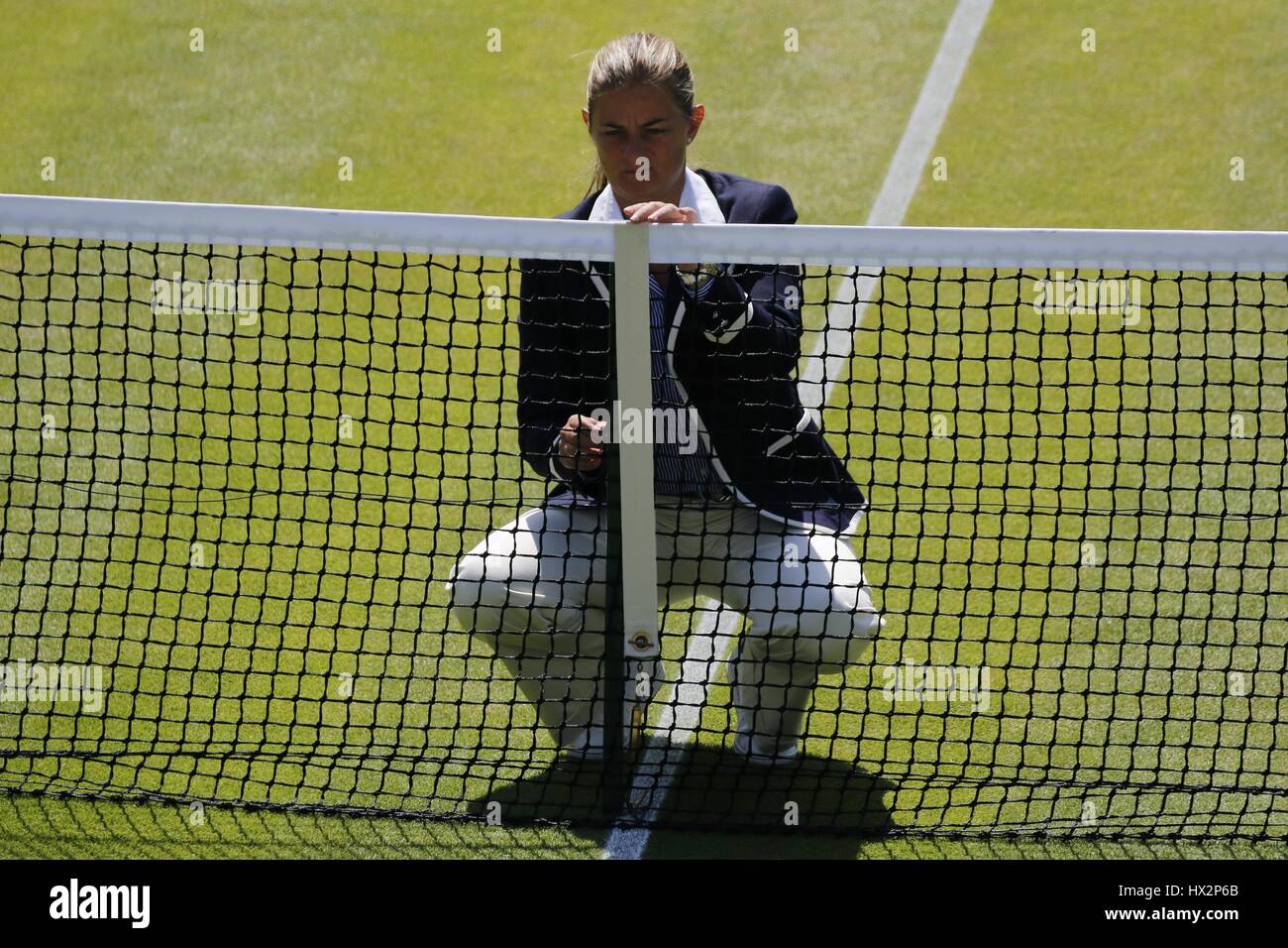 REFEREE CHECKING NET HEIGHT THE WIMBLEDON THE WIMBLEDON CHAMPIONSHIPS