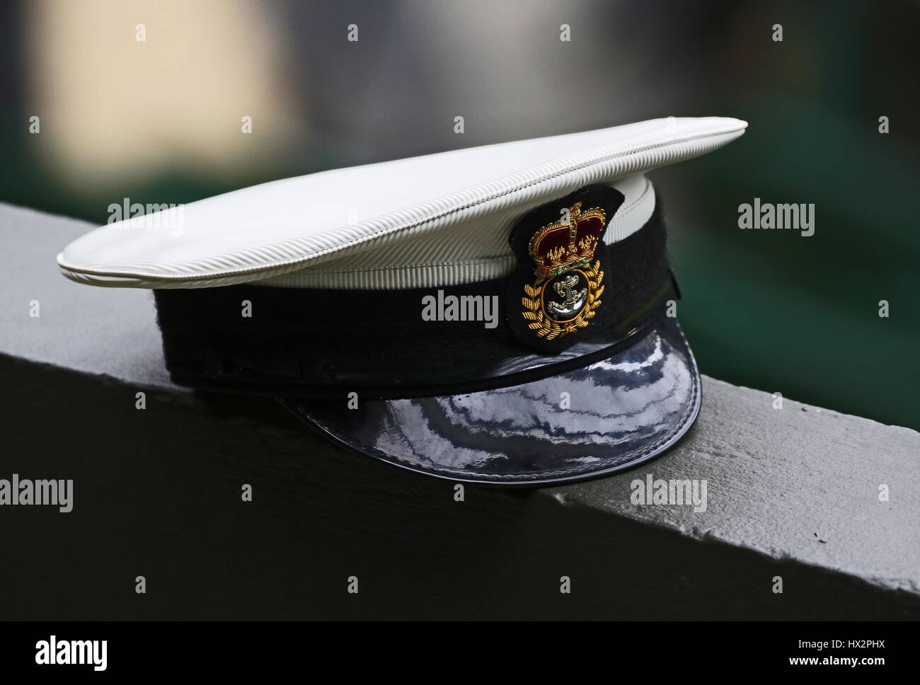 ROYAL NAVY CAP ON CENTRE COURT THE WIMBLEDON CHAMPIONSHIPS 20 THE ALL ENGLAND TENNIS CLUB WIMBLEDON LONDON ENGLAND 02 July 20 Stock Photo