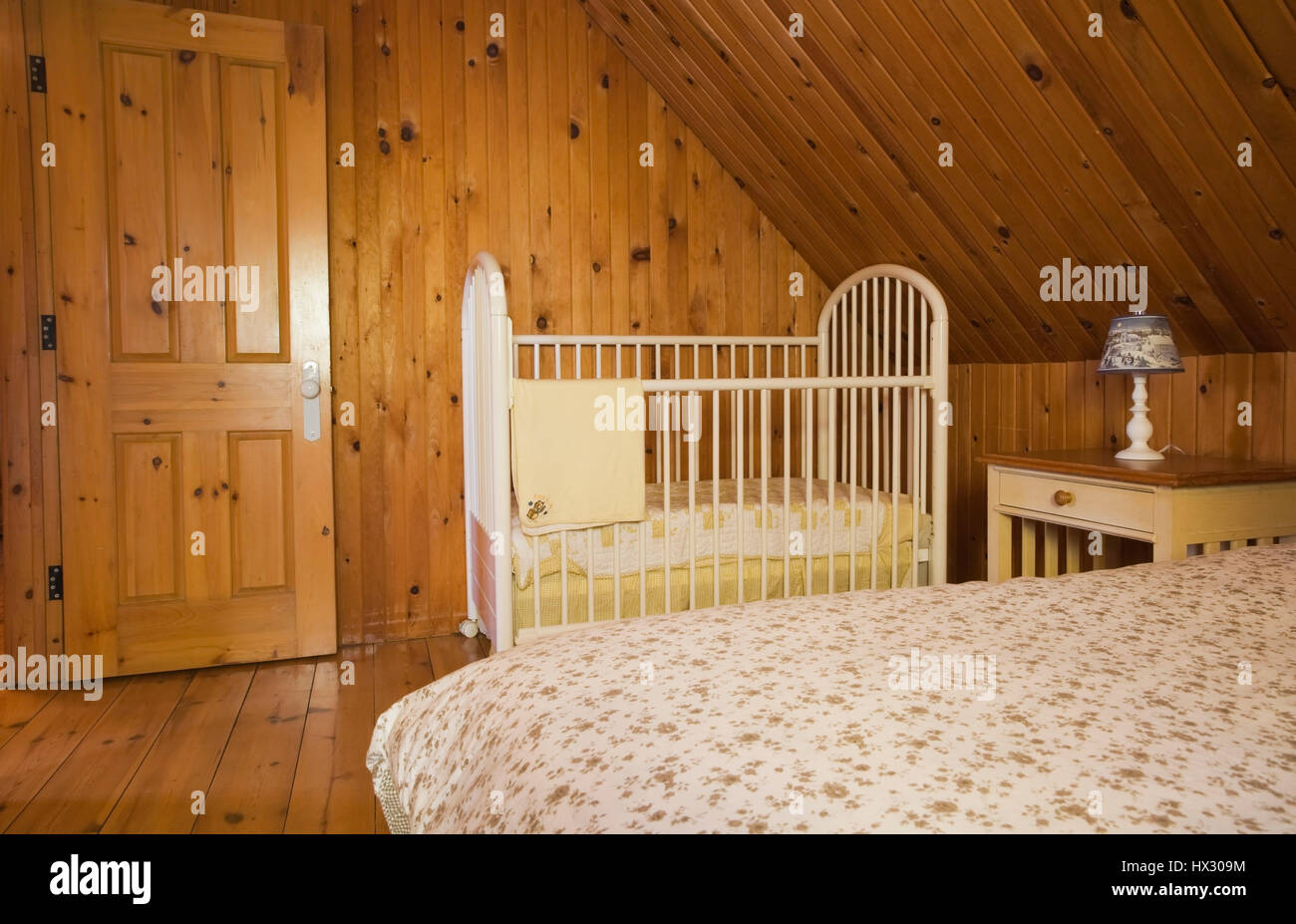 Crib In Bedroom With Knotted Pinewood Wall Planks And