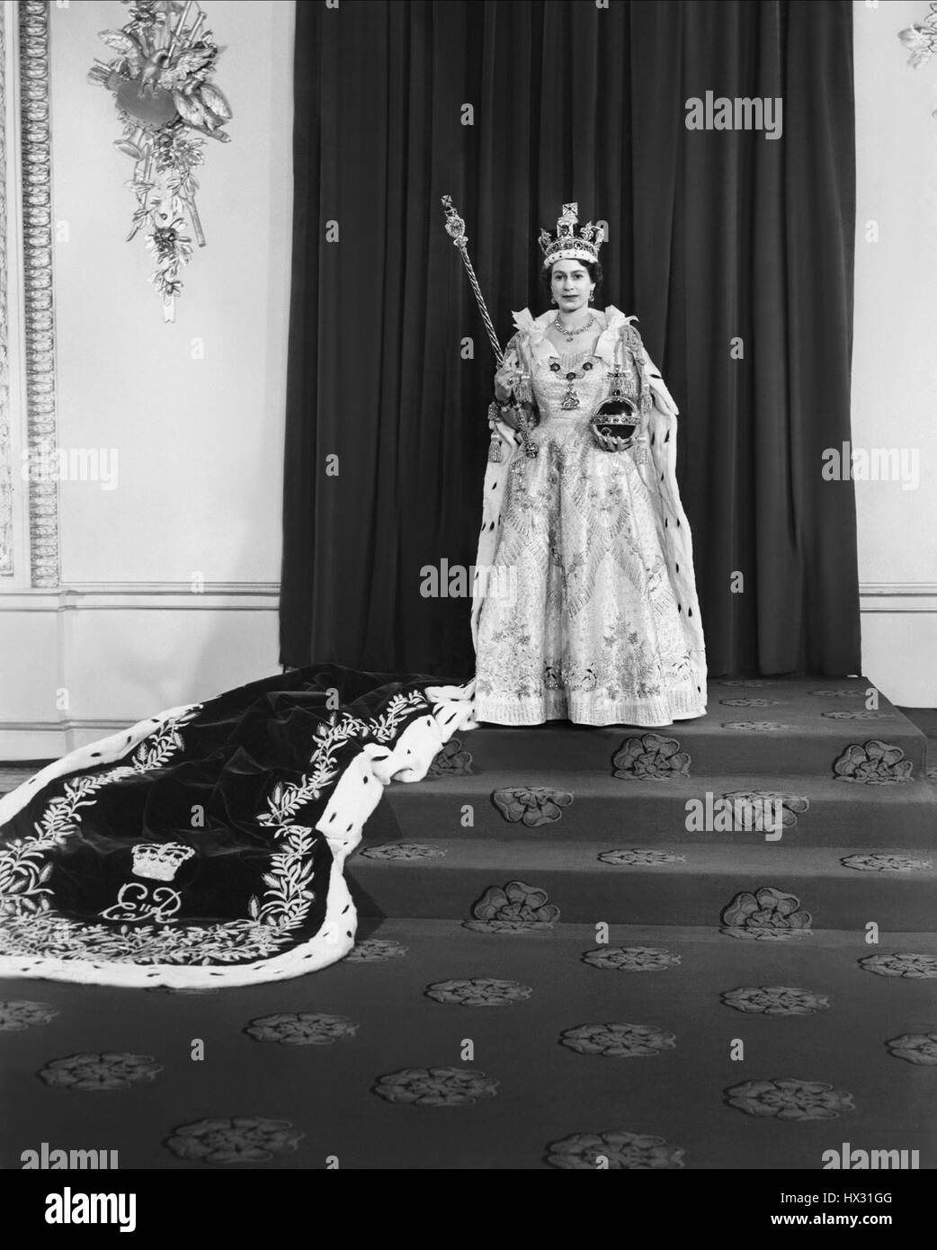 QUEEN ELIZABETH II ROYAL FAMILY QUEEN OF ENGLAND 02 June 1953 Stock Photo