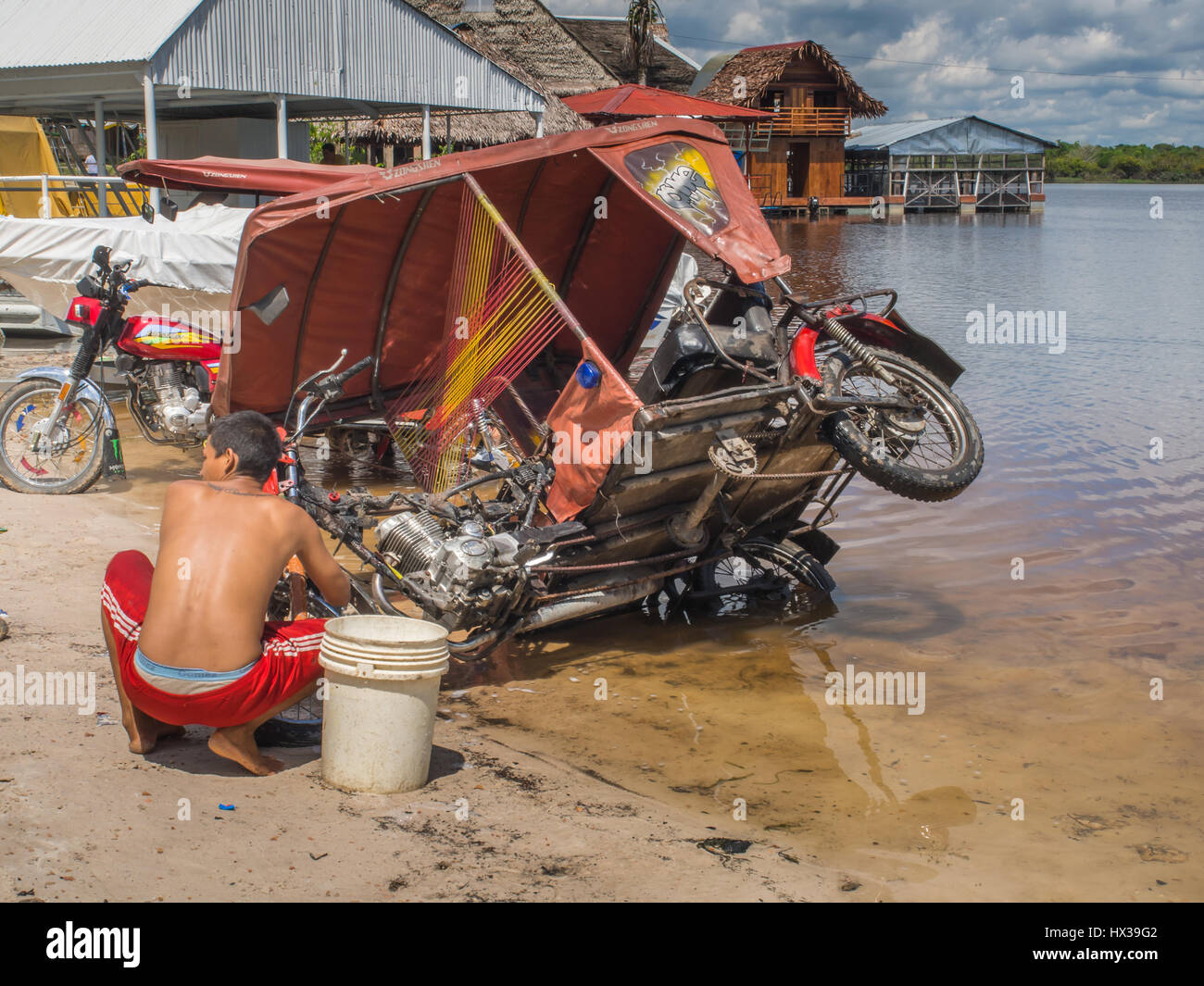 Car wash river hi-res stock photography and images - Alamy