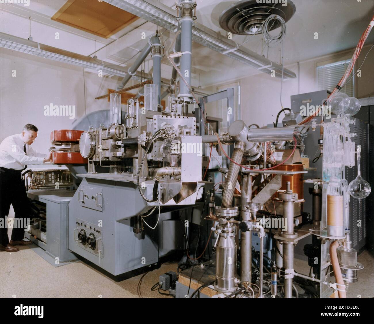 Brookhaven Electromagnetic Isotope Separator Hi-res Stock Photography ...