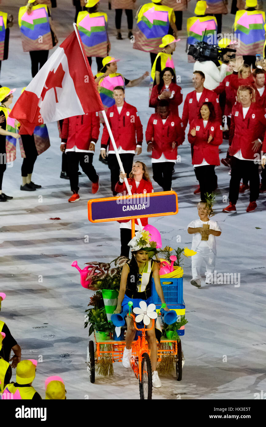 Rio de Janeiro, Brazil. 5 August 2016 Rosie MacLennan CAN flag bearer at the Olympic Summer Games Opening Ceremonies. ©Paul J. Sutton/PCN Photography. Stock Photo