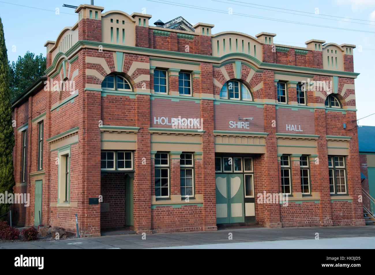 Hume Highway road trip, Australia: Shire Hall building in Holbrook, NSW Stock Photo