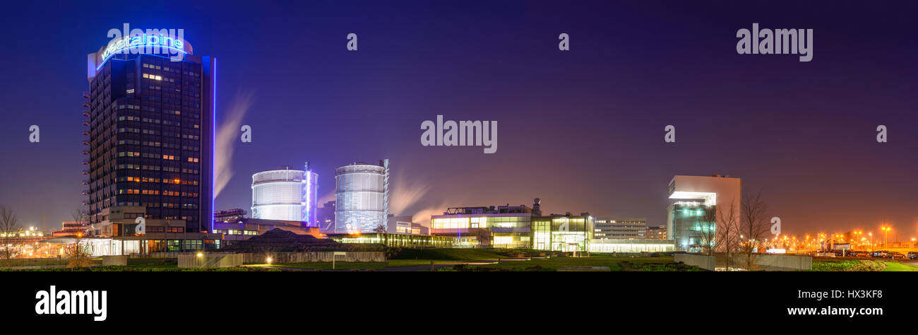 Linz, voestalpine steelworks: headquarters, Gasspeicher (gas storage), visitor center, Stahlwelt (steel world) exhibition (from left to right), , Ober Stock Photo