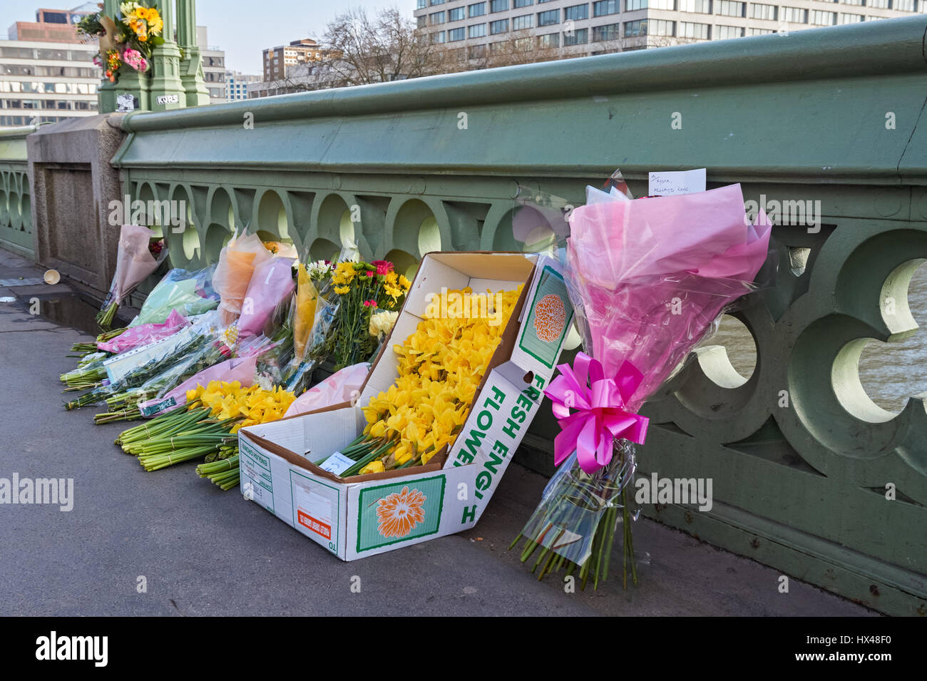 London, UK. 24th March, 2017. Floral tributes to the victims on Westminster Bridge after the terrorist attack. Credit: Marcin Rogozinski/Alamy Live News Stock Photo
