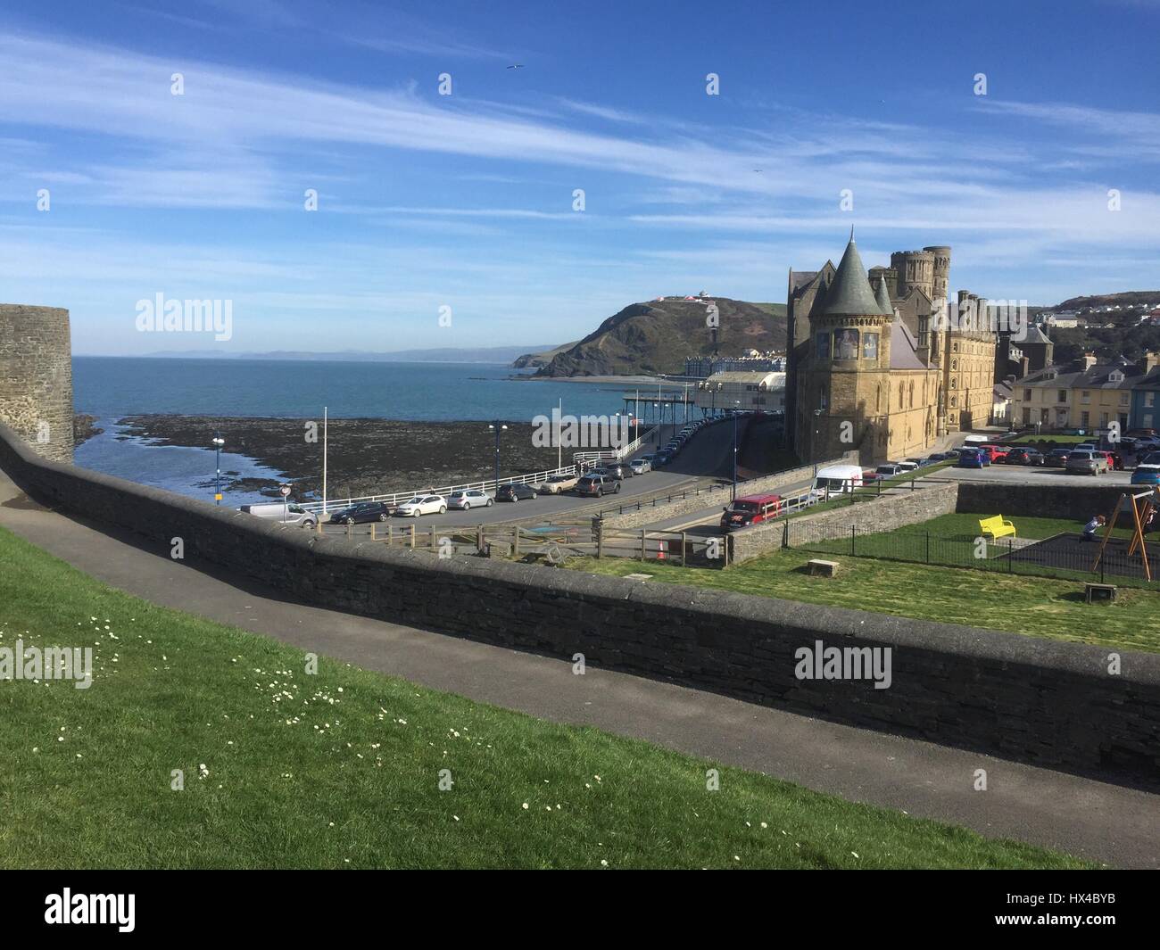 Aberystwyth, Wales UK, Saturday 25 March 2017 UK weather: A day of glorious sunshine and clear blue skies in Aberystwyth on the west wales coast, with temperatures expected to reach 18 or 19ºc by the afternoon. Sheltered from the cooling effects of an easterly wind, West Wales is expected to be the warmest pace in the UK today Credit: keith morris/Alamy Live News Stock Photo