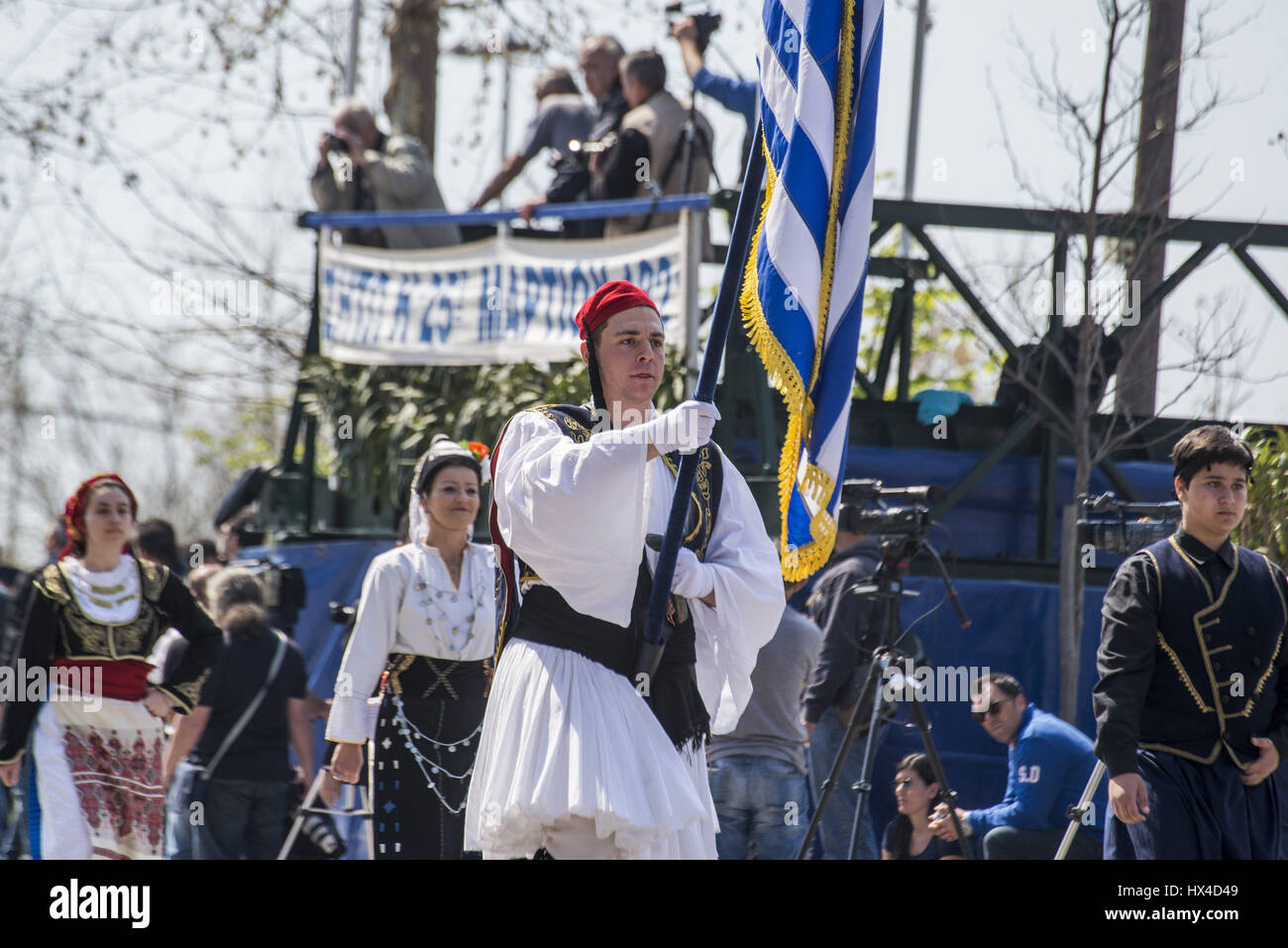 Thessaloniki, Greece. 25th Mar, 2017. People dressed in traditional