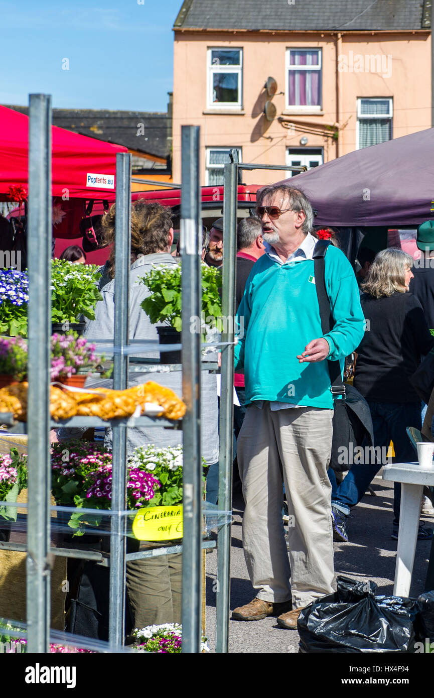 Skibbereen, Ireland. 25th March, 2017. Ian Bailey, the man accused of the 1996 West Cork murder of Sophie Toscan Du Plantier, was seen in Skibbereen Farmers Market today, along with his partner Jules Thomas. Bailey is facing a possible European Arrest Warrant issued by the French Authorities for the crime of 'Voluntary Homicide', as opposed to the crime of 'murder'. Bailey has instructed his French Lawyer, Dominic Tricaud, to lodge an appeal against the warrant. Credit: AG News/Alamy Live News. Stock Photo