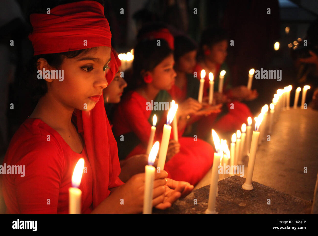 Dhaka, Bangladesh. 25th Mar, 2017. 25 March 2017 Dhaka, Bangladesh - Bangladeshi childran lit candles to remember the victims of ''Operation Searchlight,'' the 1971 military operation carried out by the Pakistan Army to curb the Bengali nationalist movement in the Dhaka City on 25 March 2017. The black night of March 25, 1971 when the Pakistani occupation forces kicked off one of the worst genocides in history that led to a nine-month war for the independence of Bangladesh in 1971. Credit: ZUMA Press, Inc./Alamy Live News Stock Photo