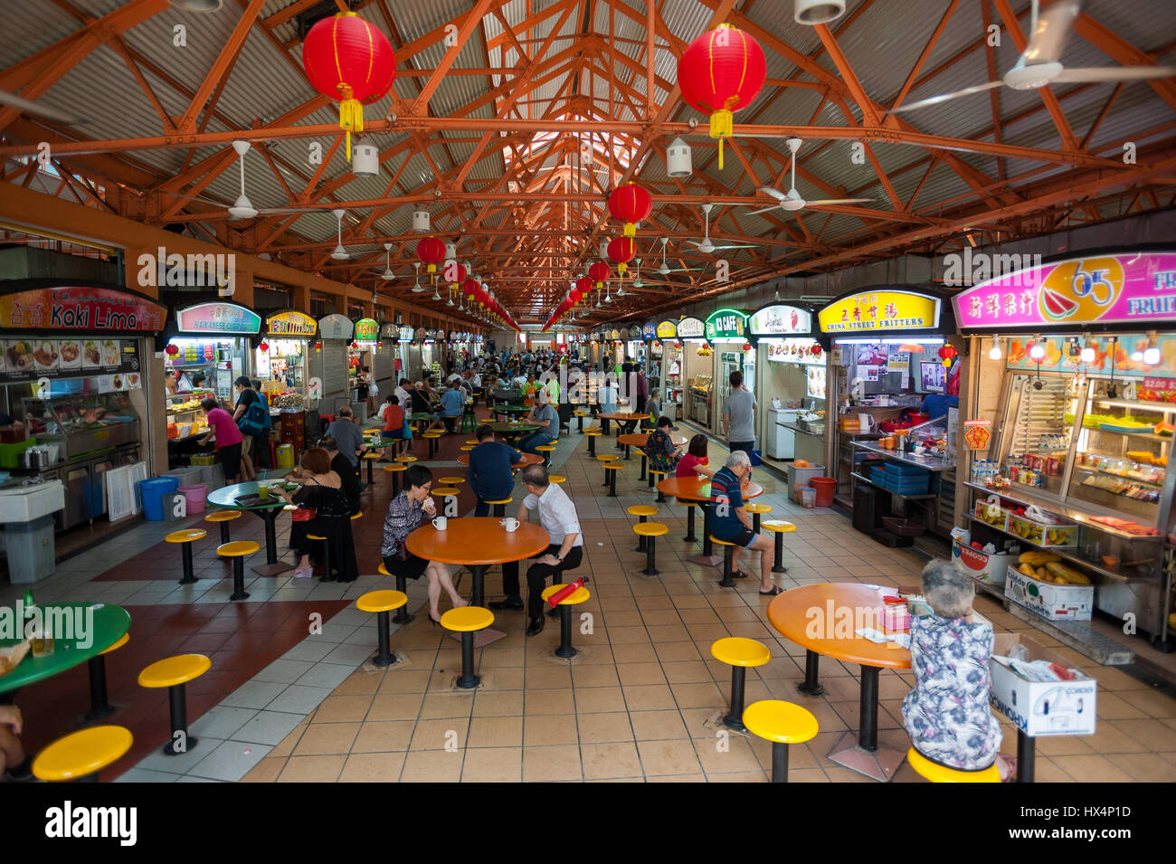 18.01.2017, Singapore, Republic of Singapore, Asia People dine at a