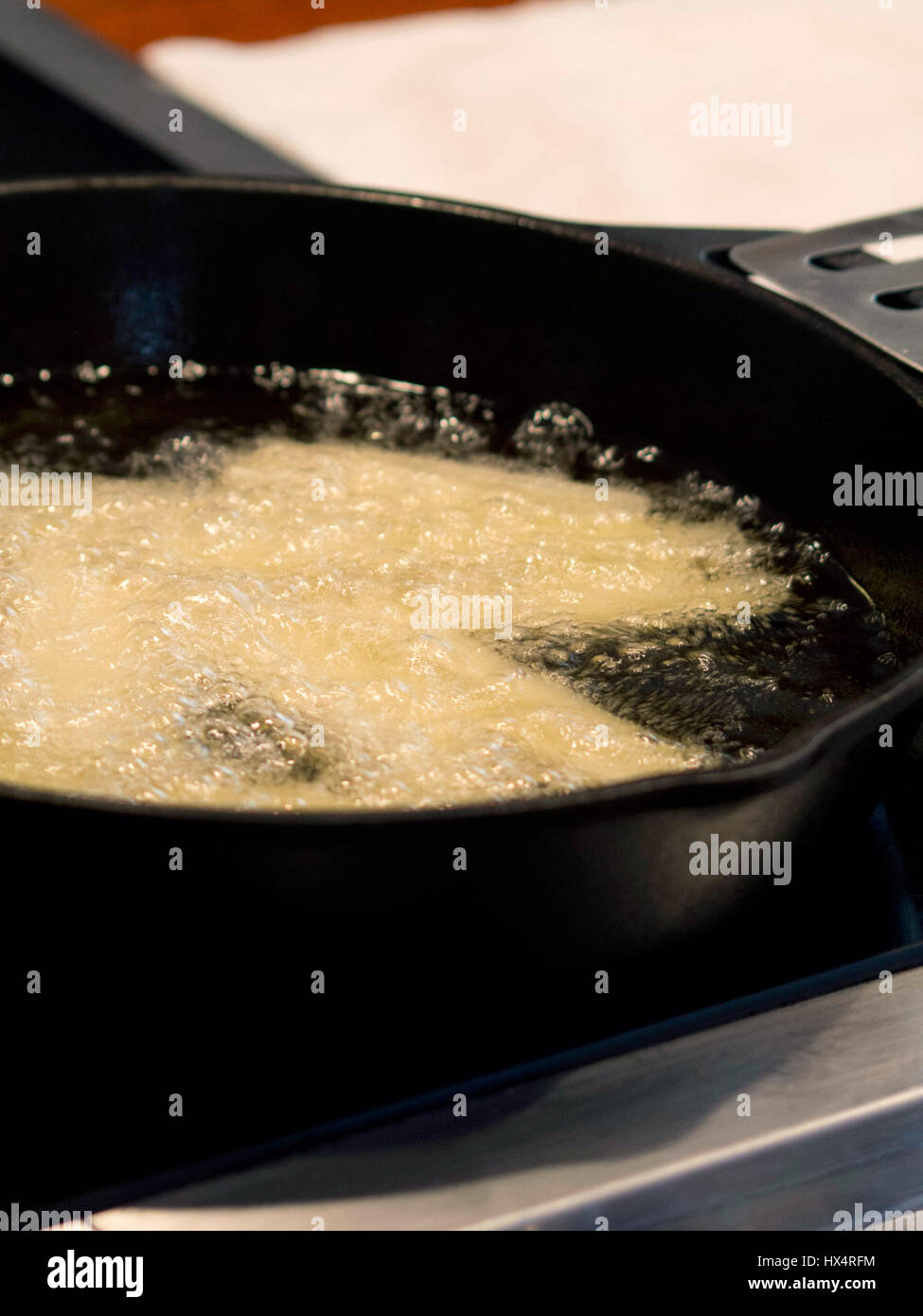 Hot oil on stove hires stock photography and images Alamy