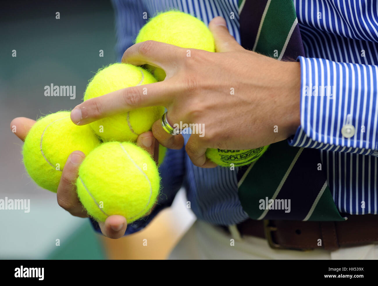 OFFICIAL TENNIS BALLS THE WIMBLEDON CHAMPIONSHIPS THE WIMBLEDON