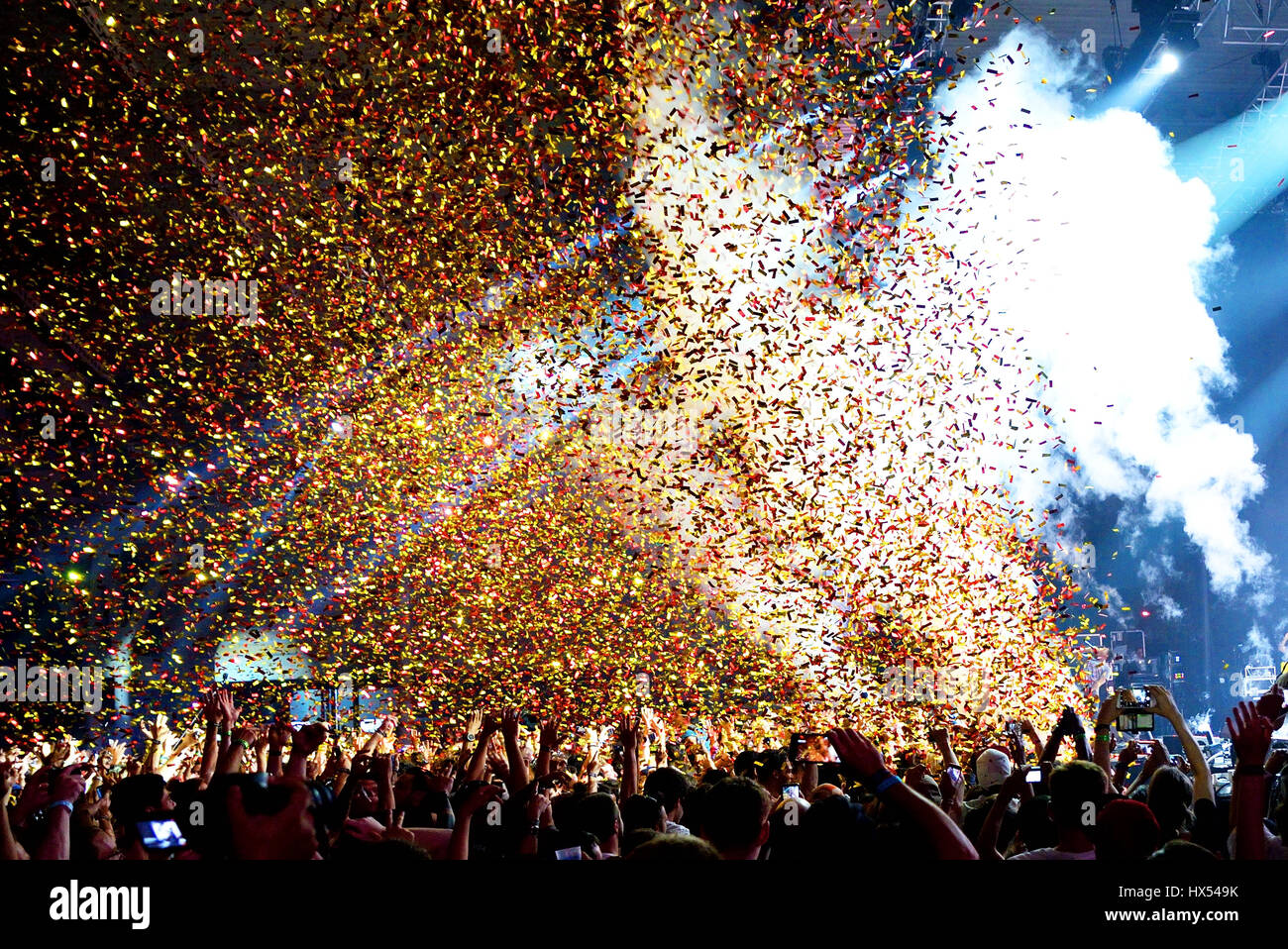 Confetti crowd hires stock photography and images Alamy