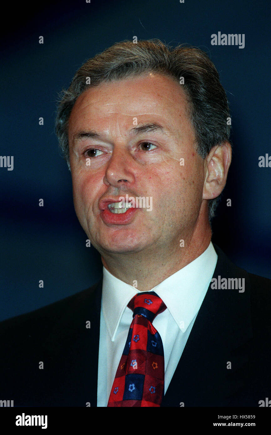 SIR CLIVE THOMPSON PRESIDENT OF CBI 03 November 1998 Stock Photo Alamy