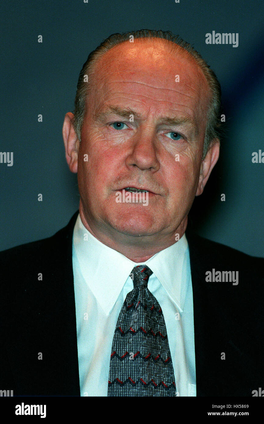 JOHN REID MP MINISTER OF TRANSPORT 03 November 1998 Stock Photo - Alamy