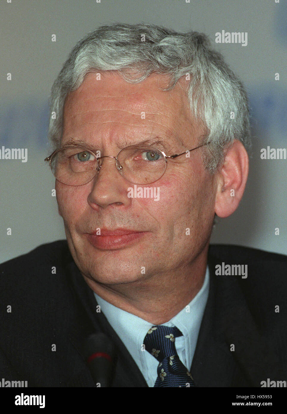 HANS VAN DEN BROEK EUROPEAN COMMISSION 17 December 1997 Stock Photo