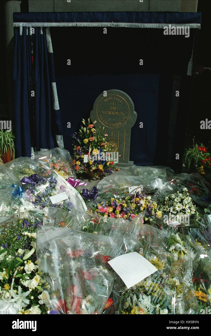 D.C. JIM MORRISONS' FLOWER LADEN MEMORIAL STONE 27 April 1994 Stock Photo