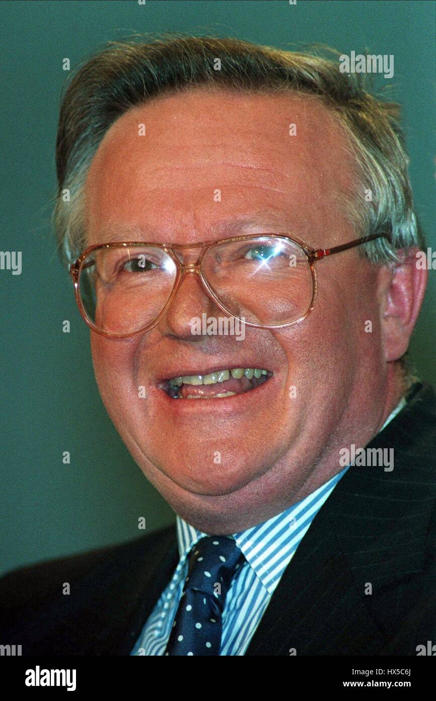 JOHN MACGREGOR MP SECRETARY.STATE FOR TRANSPORT 05 December 1993 Stock Photo