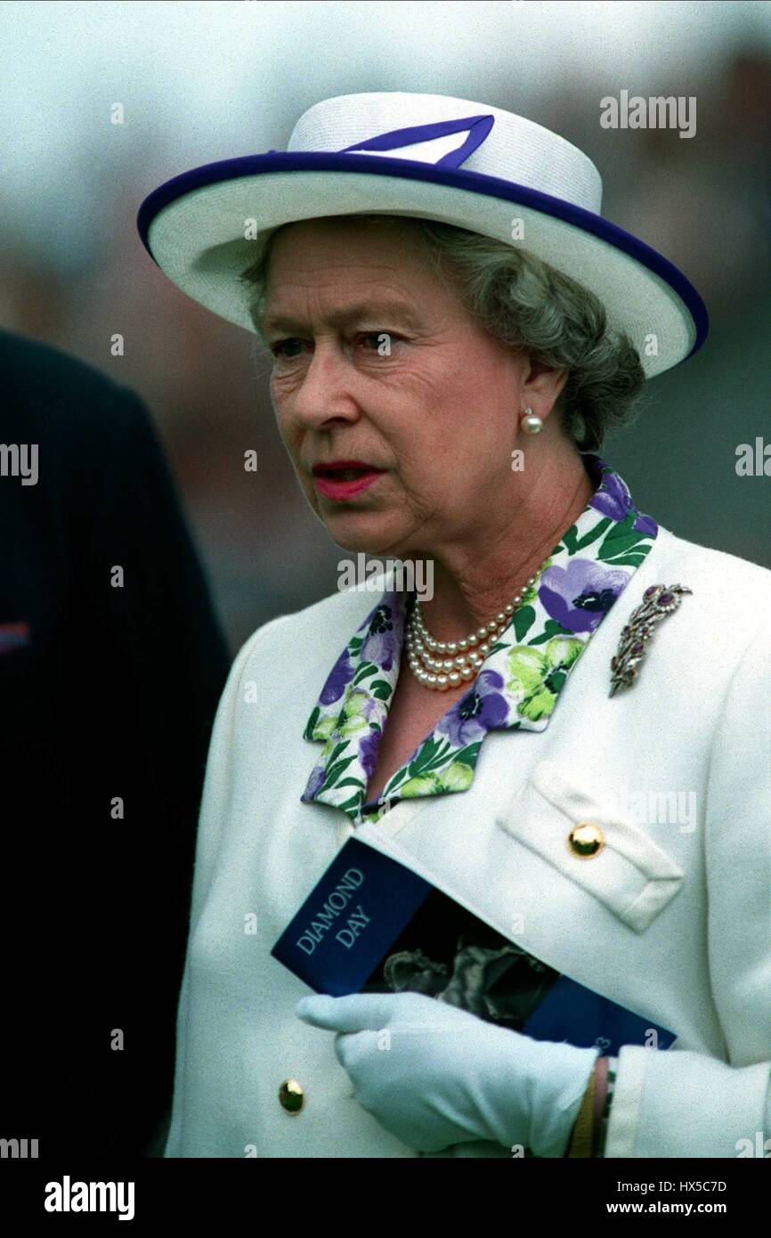 QUEEN ELIZABETH II QUEEN OF ENGLAND 03 December 1993 Stock Photo