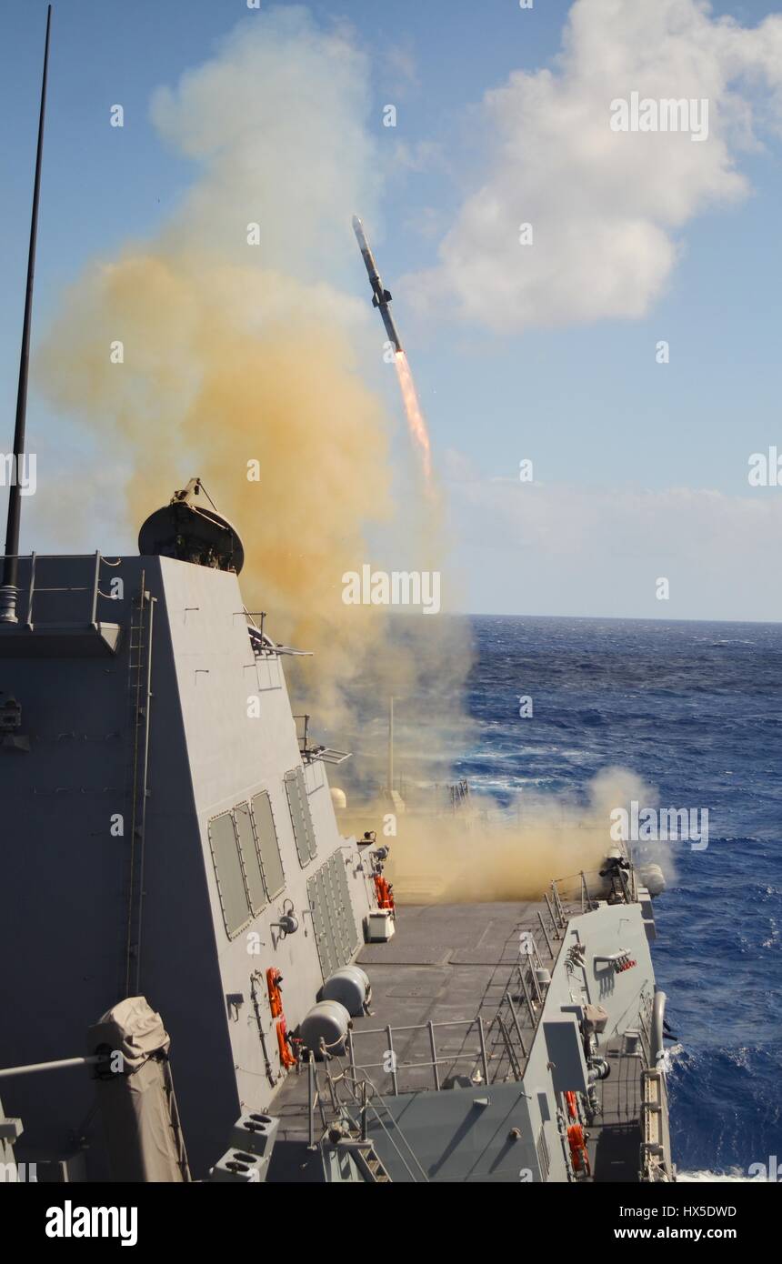 Guided-missile destroyer USS Michael Murphy (DDG 112) fires its first missile while on the Pacific Ocean, 2013. Image courtesy Joshua A. Flanagan/US Navy. Stock Photo