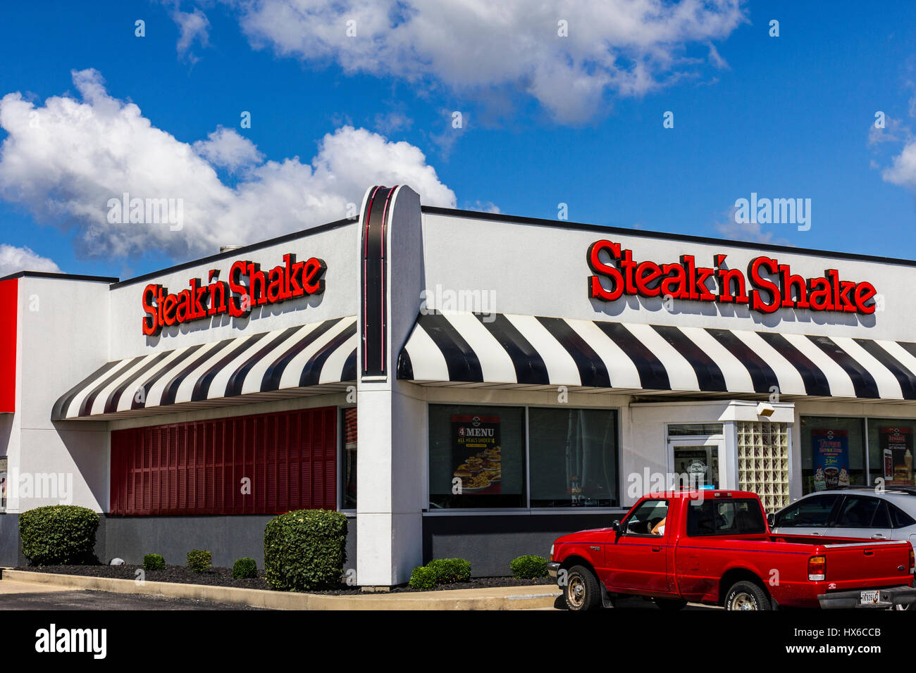 Muncie Circa September 2016 Steak 'n Shake Retail Fast Casual