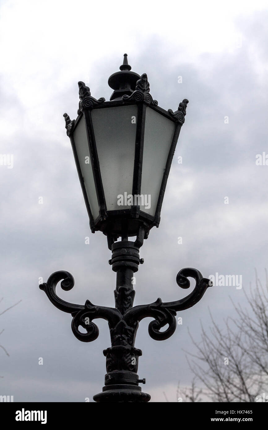 Vintage street lamp hi-res stock photography and images - Alamy