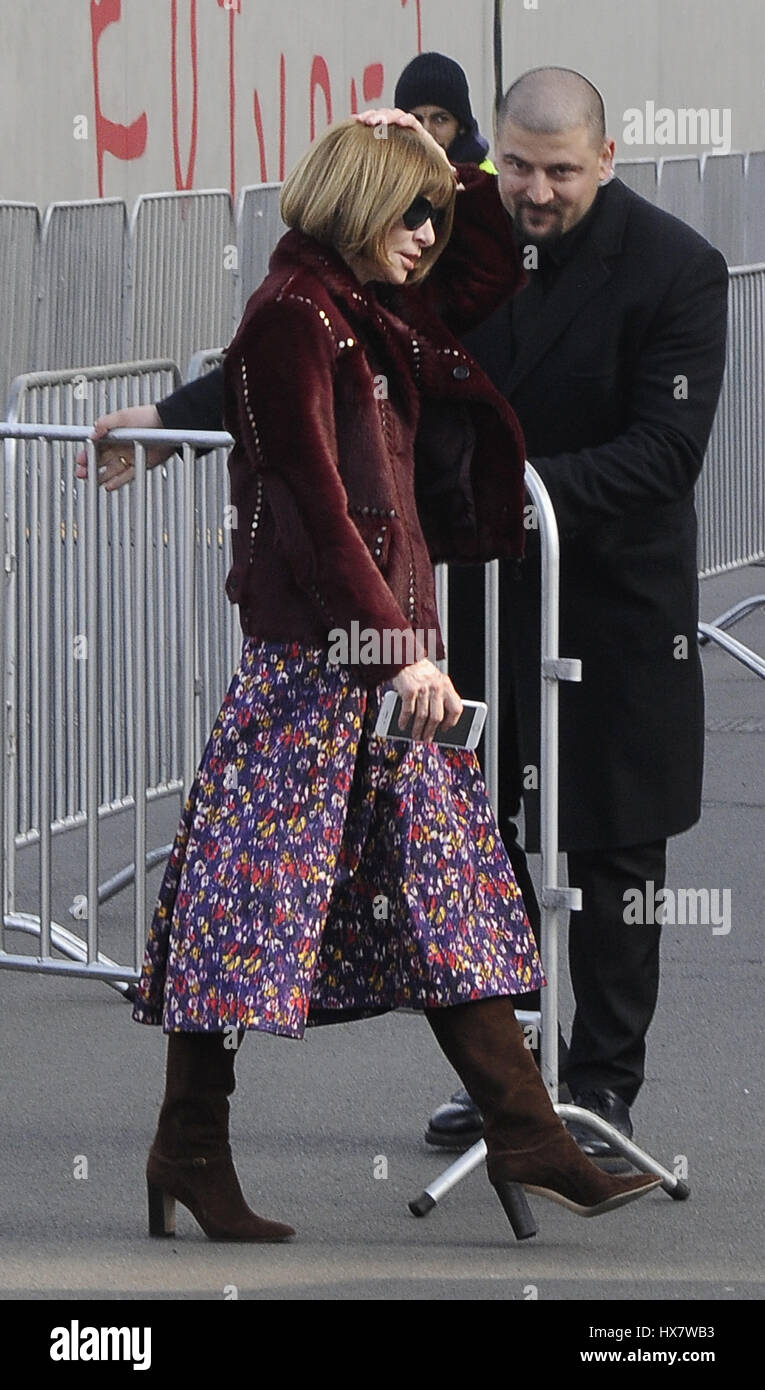 Milan Fashion Week - Gucci - Outside Arrivals Featuring: Anna Wintour  Where: Milan, Italy When: 22 Feb 2017 Credit: IPA/WENN.com **Only available  for publication in UK, USA, Germany, Austria, Switzerland** Stock Photo -  Alamy