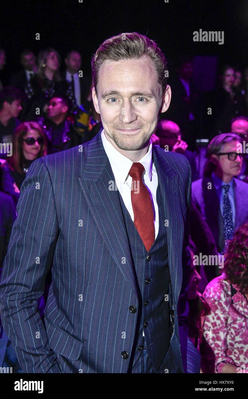 Milan Fashion Week - Gucci - Front Row Featuring: Tom Hiddleston Where:  Milan, Italy When: 22 Feb 2017 Credit: IPA/WENN.com **Only available for  publication in UK, USA, Germany, Austria, Switzerland** Stock Photo - Alamy