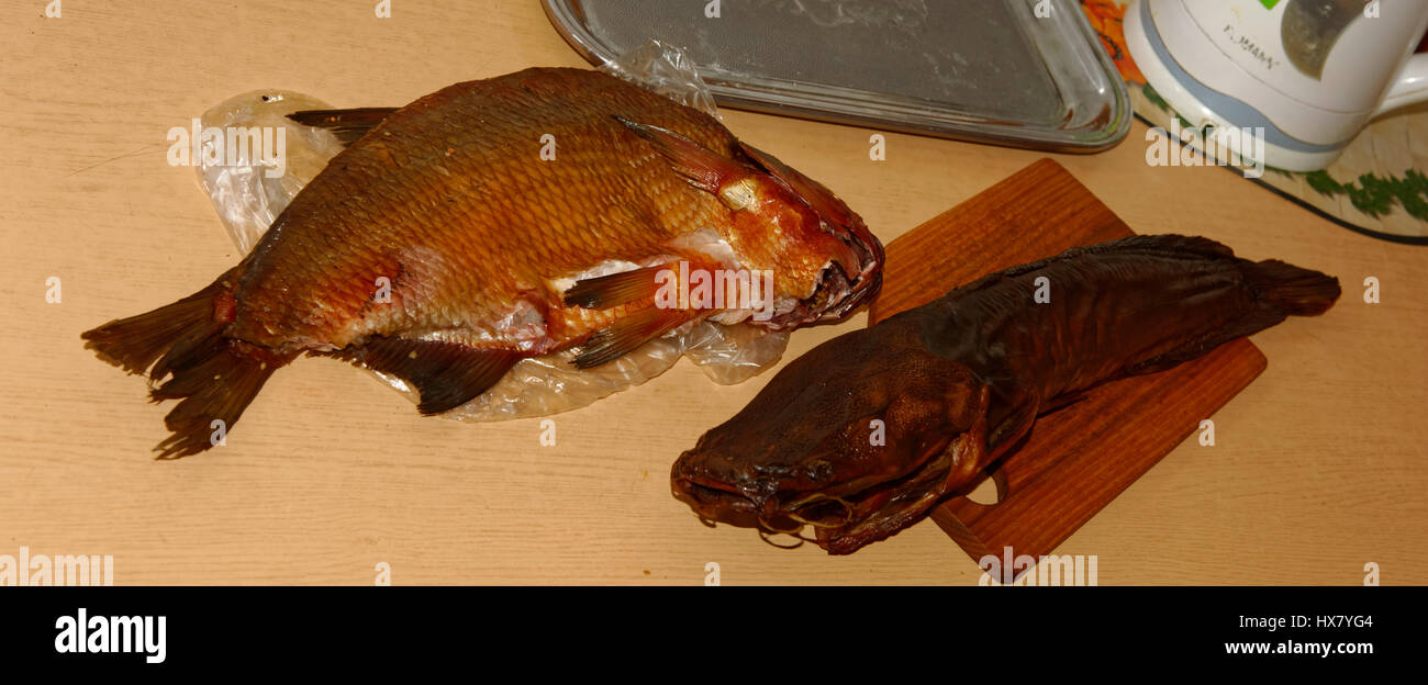 Zubereitung geräucherter Fisch,Litauen. Stock Photo