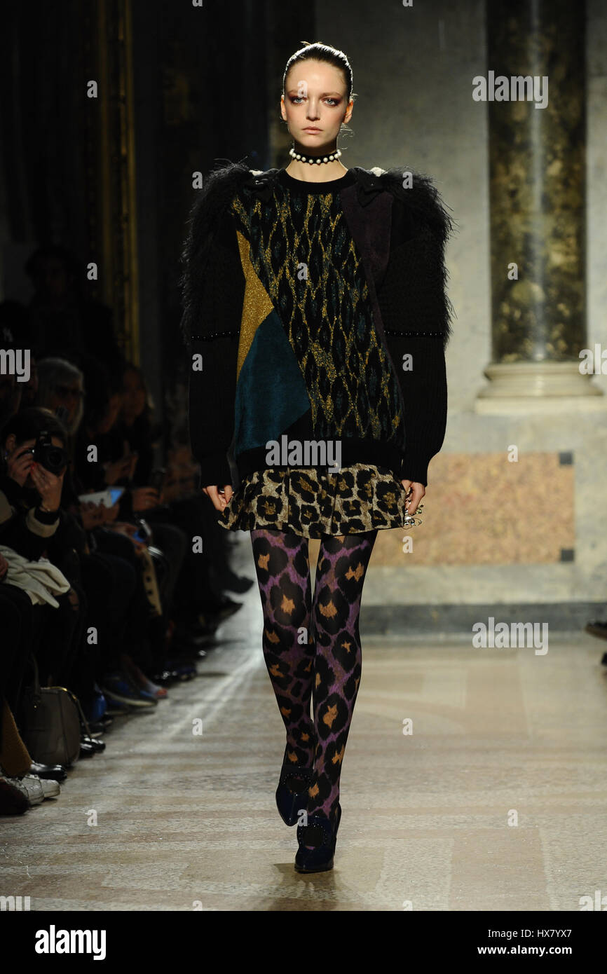 Milan Fashion Week - Angelo Marani - Catwalk Featuring: Model Where: Milan,  Italy When: 22 Feb 2017 Credit: IPA/WENN.com **Only available for  publication in UK, USA, Germany, Austria, Switzerland** Stock Photo - Alamy