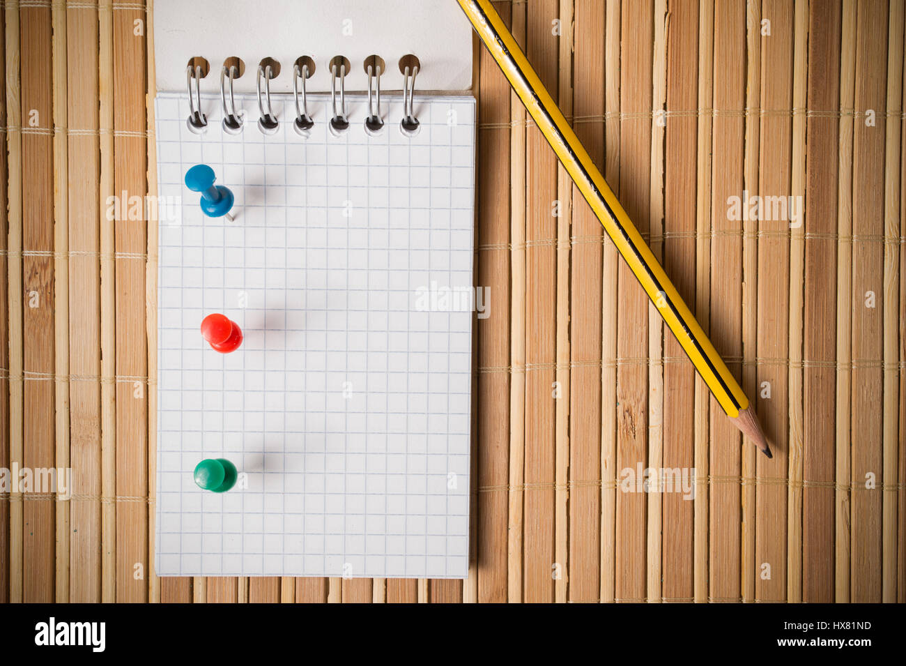 Drawing pin table hi-res stock photography and images - Alamy