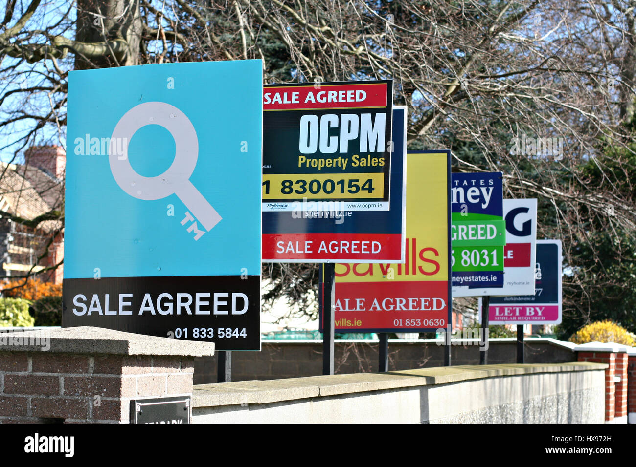 Dublin house for sale sign hires stock photography and images Alamy