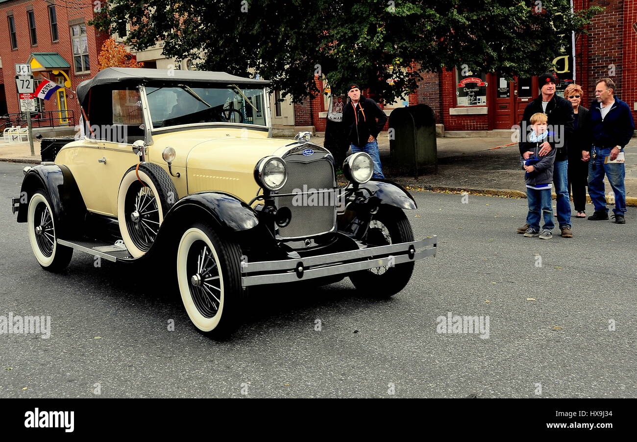 Manheim, Pennsylvania - October 17, 2015:  Vintage roadster at the Manheim Classic Car Show and Parade Stock Photo