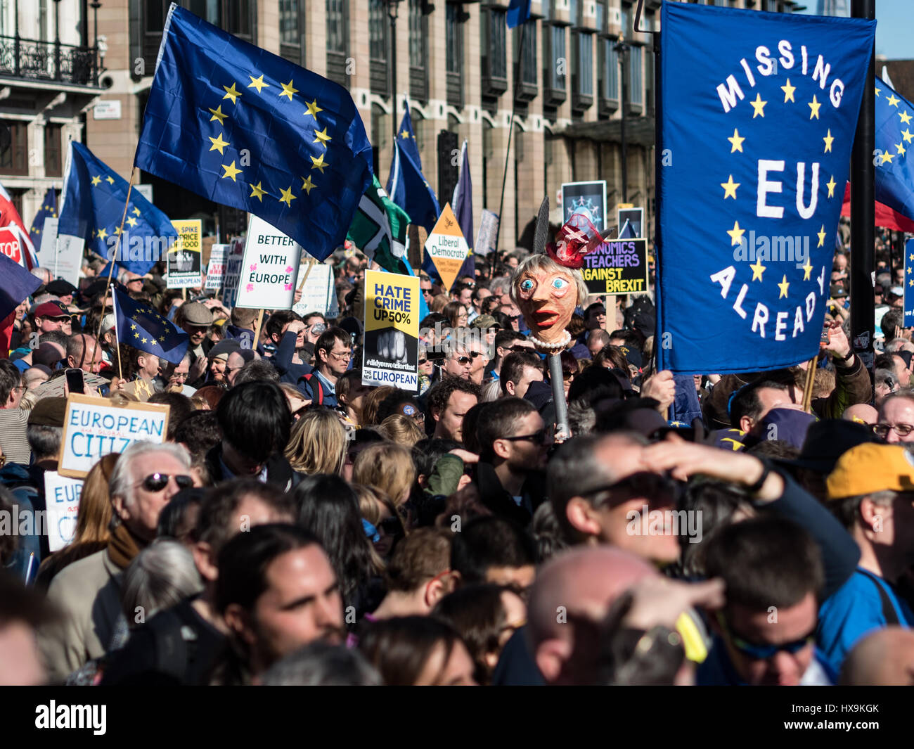 London, UK. 25th Mar, 2017.  Tens of thousands of Europeans march from Park lane to Parliament Square . Credit: Ghene Snowdon/Alamy Live News Stock Photo