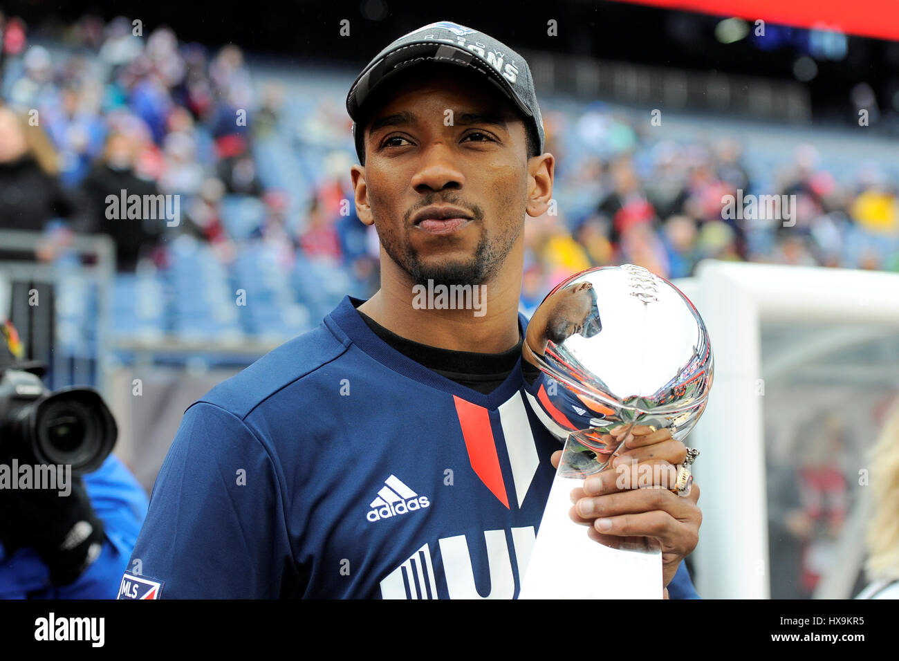 Super bowl trophy 2015 hi-res stock photography and images - Alamy