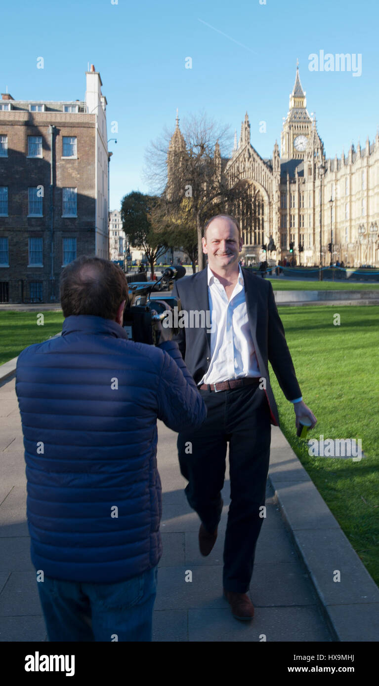 London, UK. 25th Mar, 2017. Douglas Carswell MP, for Clacton, leaves UKIP and walks outside Parliament in the spring sunshine being interviewed about leaving UKIP. 25th March 2017 London Uk Credit: Prixpics/Alamy Live News Stock Photo