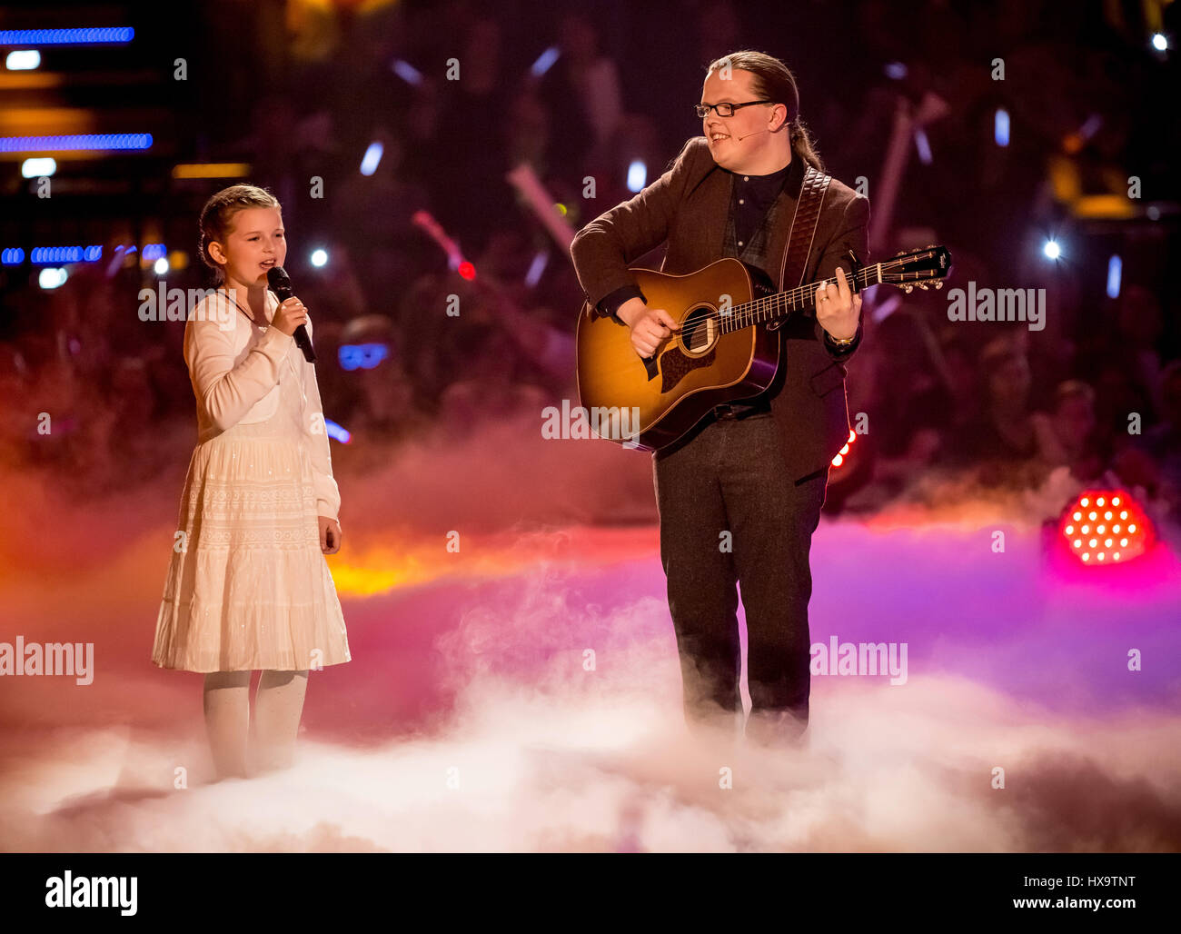 Oldenburg Germany 25th Mar 2017 Singer Angelo Kelly And Daughter Stock Photo Alamy