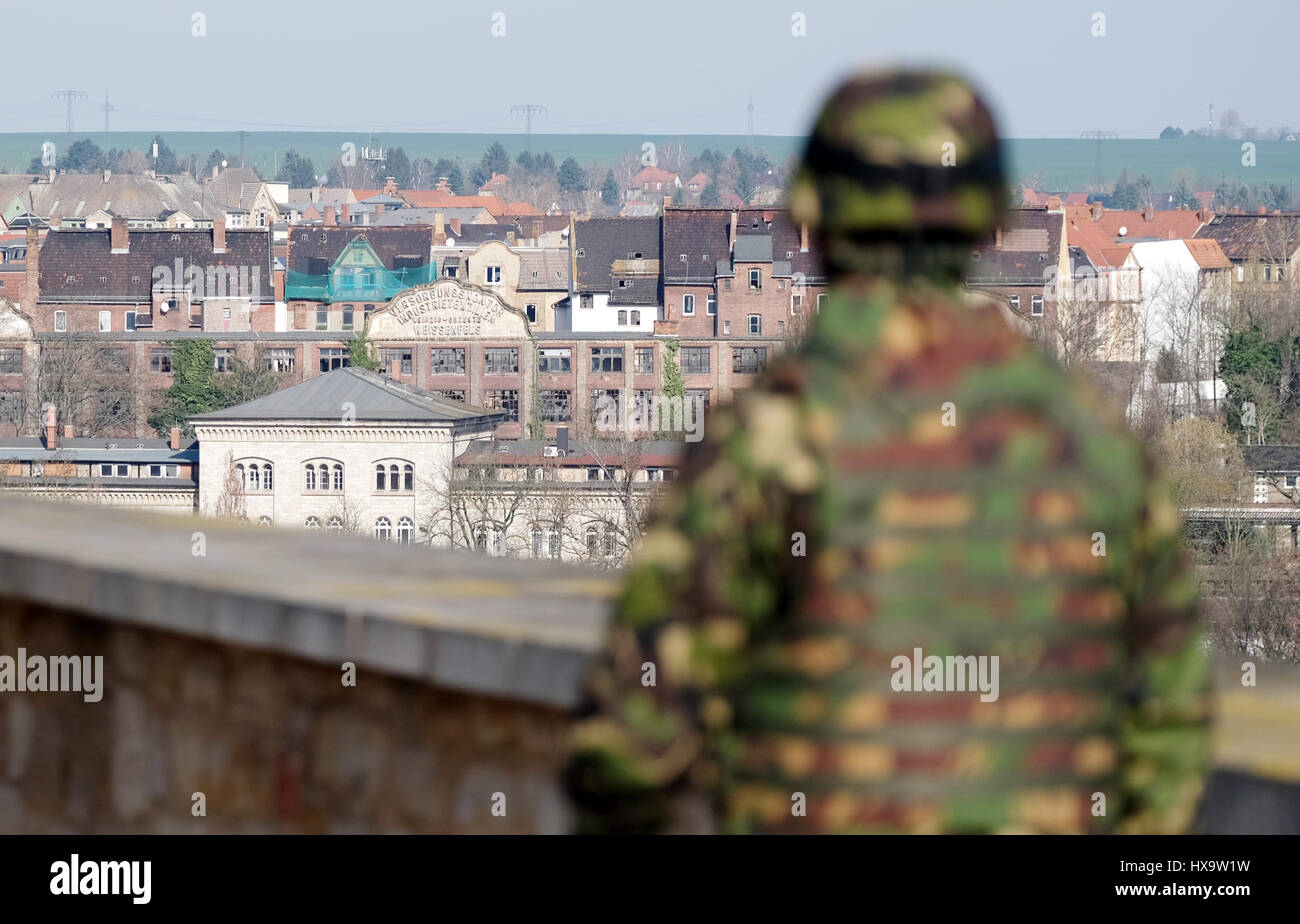 Weissenfels, Germany. 26th Mar, 2017. A soldier of Romanian army looks out onto the town of Weissenfels from the yard of the Neu-Augustusburg castle in Weissenfels, Germany, 26 March 2017. On 25 March 25 2017, sections of the 'Enhanced Forward Presence' (eFP) organization were moved from the Rose Barracks (Germany) to Orzysz in Poland to support the NATO ePP mission. NATO soldiers from the USA, the United Kingdom and Romania are making their way to the station in Weissenfels. Photo: Sebastian Willnow/dpa-Zentralbild/dpa/Alamy Live News Stock Photo
