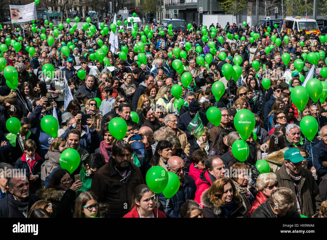 Madrid, Spain. 26th March, 2017. People protesting against abortion during the International Day of Life Credit: Marcos del Mazo/Alamy Live News Stock Photo