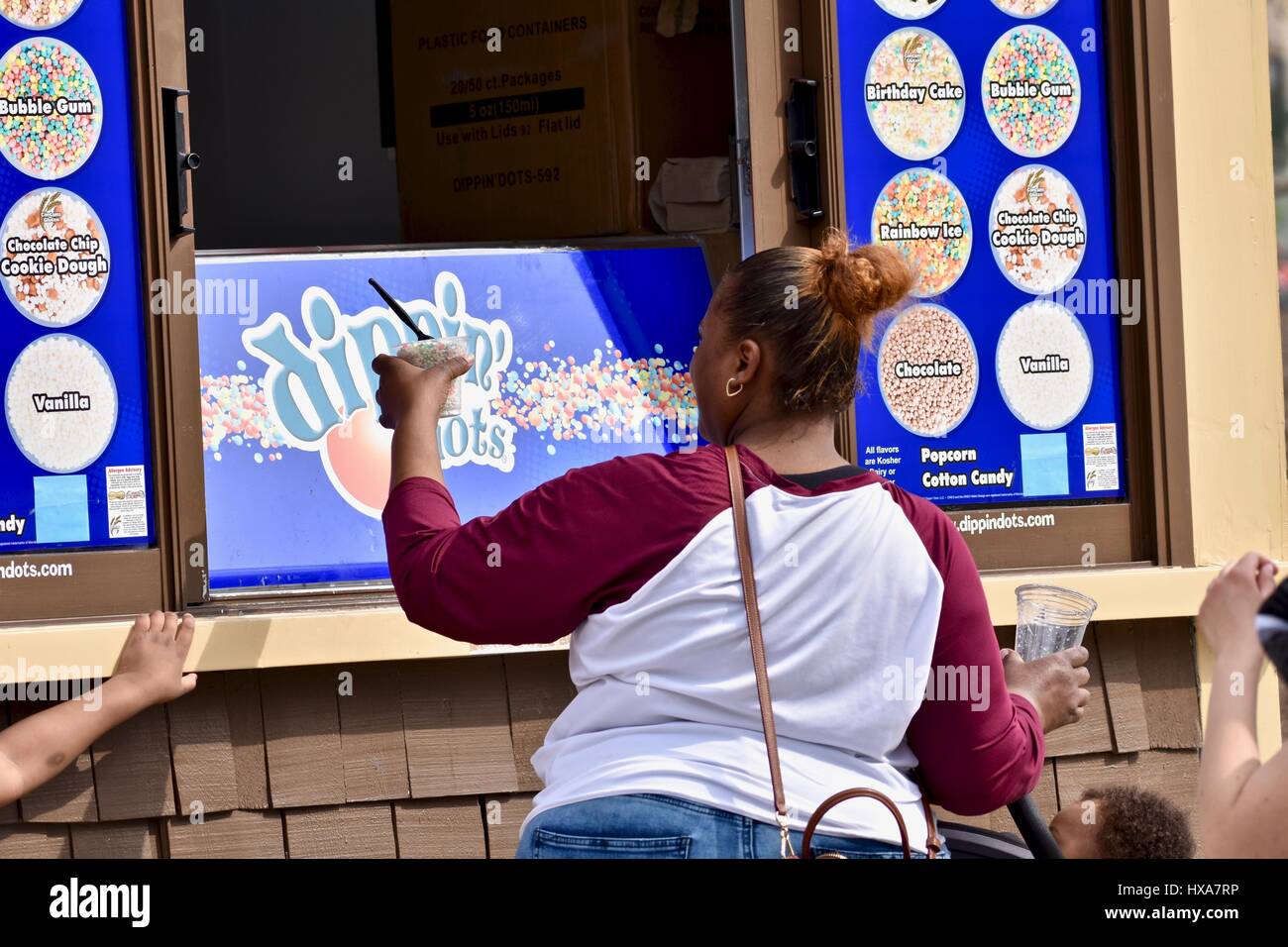 https://c8.alamy.com/comp/HXA7RP/customers-getting-dippin-dots-on-a-hot-day-HXA7RP.jpg