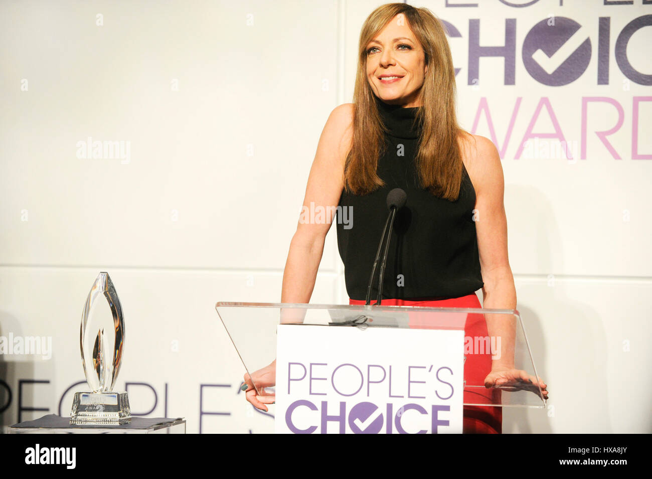Actress Allison Janney attends the 2014 People's Choice Awards